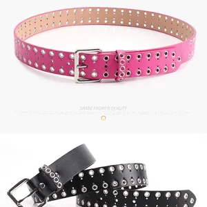 Dettagli delle cinture punk rosa e nere con doppi fori metallici decorativi