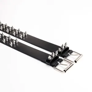 Gothic punk zwarte lederen riem met drie rijen zilveren metalen studs en dubbele gesp