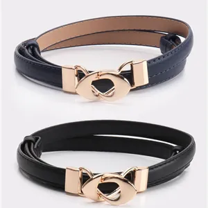 Détails de ceintures fines en cuir bleu marine et noir avec boucles géométriques dorées