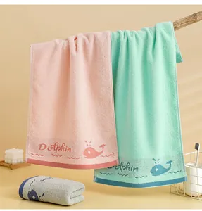 Détails de serviettes en coton absorbantes avec motifs de baleines brodées mignonnes