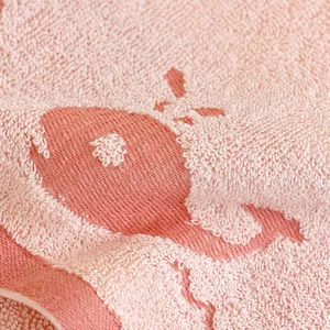 Serviette de visage en coton rose épais avec tissage jacquard et motif de lapin