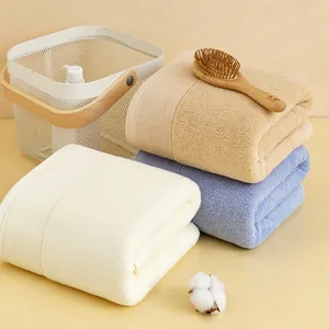 Set di asciugamani in cotone spesso in beige, blu e crema con morbidi bordi a costine
