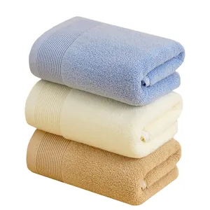 Set di 3 asciugamani in morbido cotone blu, bianco e marrone con dettaglio a strisce