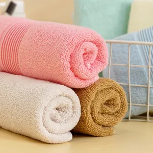 Thick cotton towels in pink and white with high-density terry texture for home use