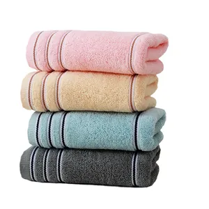 Viererpack weiche gestreifte Baumwollhandtücher in Rosa, Beige, Hellblau und Dunkelgrau