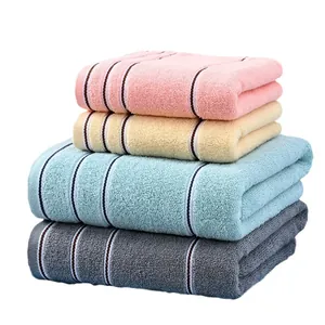 Set di asciugamani in cotone spesso rosa giallo blu e grigio con texture a righe