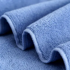 Plush light blue cotton bath towel with high absorbency and reinforced edges