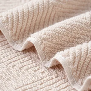 Absorbent 50x100cm cotton towel featuring a soft cream color and geometric texture