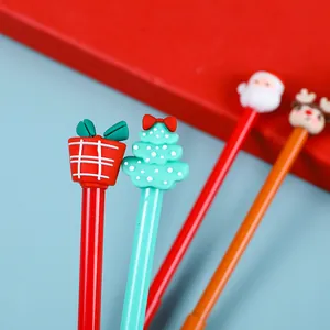 Détail de stylos gel de Noël avec figurines en silicone de Père Noël et de renne