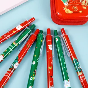 Gros plan de stylos de Noël 0,5mm avec motifs Père Noël et trousse de rangement rouge