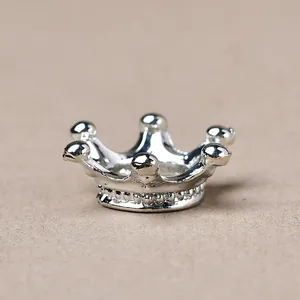 Support couronne argenté pour boules de cristal et pierres avec détails de perles ciselées