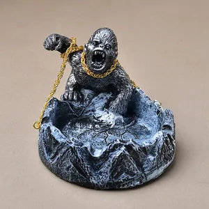 Cendrier gorille créatif en résine avec chaîne dorée et texture de roche sculptée