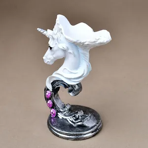 Busto di unicorno bianco con base in argento vintage e perline viola per la casa