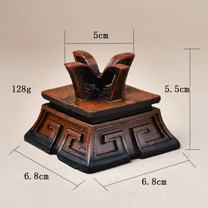 Retro resin square pedestal with geometric pattern and dimensions 6.8x5.5x5cm