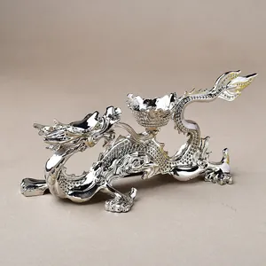 Sculpture de dragon argenté poli avec support pour décoration d'intérieur chic