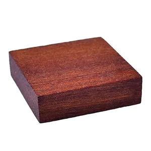 Displaysockel aus Massivholz in Tiefrotbraun für Ornamente und Kristallproben