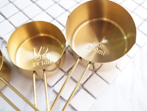 Lot de 4 tasses à mesurer en acier inoxydable doré avec des graduations précises