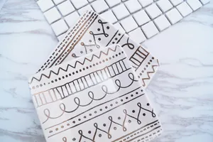 Platos de cerámica para microondas con patrones geométricos dorados y relieve de lujo
