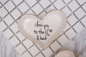 Herz-Schmuckschale aus Keramik mit Goldrand und I Love You To The Moon & Back Aufdruck