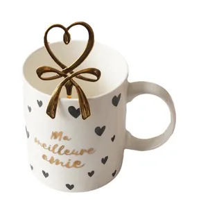 Mug élégant en céramique blanche avec motif cœur Ma Amie doré et sa cuillère assortie