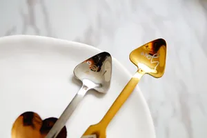 Cucharas de corazón en acero inoxidable pulido con grabados Me y You en oro y plata