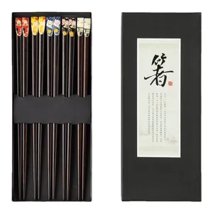 Lot de 5 paires de baguettes en bois naturel avec motifs Maneki Neko et boîte cadeau