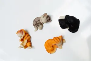 Set de 4 imanes de nevera de gatitos 3D durmiendo en naranja, gris y blanco y negro