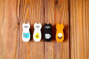 Set di 4 clip decorative in legno in stile giapponese con motivi di gatti carini