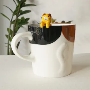 Ceramic calico cat coffee mug with 3D kitten lid and embossed tail detail
