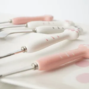Cuillères et fourchettes mignonnes en acier avec manche patte de chat rose et blanc