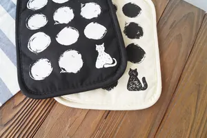 Sottopentola termici stile giapponese con pois e gatti in bianco e nero opaco
