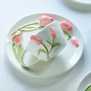 Juego de taza de café de cerámica con relieve de tulipanes 3D y bordes ondulados