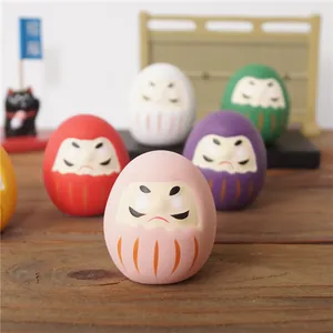 Collection de poupées japonaises daruma colorées en céramique pour décoration intérieure