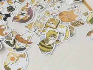 Gros plan d'autocollants de chats mignons de style japonais pour journaux et DIY