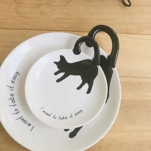 Juego de platos de desayuno de cerámica de gato negro japonés con mango de cola creativo
