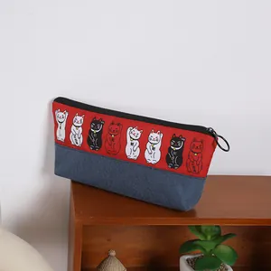 Ιαπωνική κασετίνα denim με σχέδια Lucky Cat και μεταλλικό φερμουάρ για στυλό