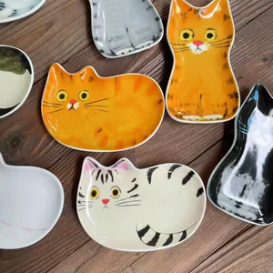 Piattini per salsa in ceramica a forma di gatto giapponese in vari motivi su legno