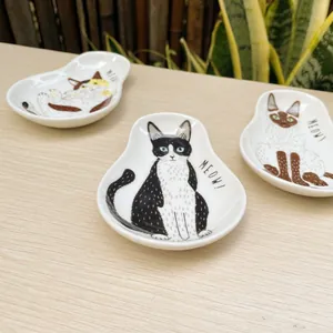 3-piece set of cute cat ceramic soy sauce dishes with hand-painted meow kitten patterns