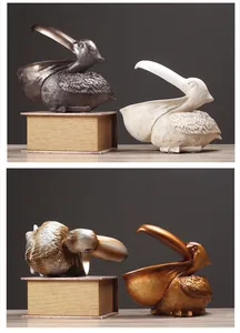 Vues détaillées de figurines de pélican en résine pour clés et bonbons à l'entrée