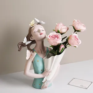 Europäische Schmetterling Mädchen Harz Blumenvase Skulptur für elegante Tischdekoration