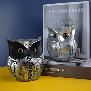 Set de figuras de búho de resina plateada de lujo con patrón de puntos y ojos de ámbar