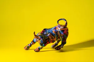 Detalle macro de escultura de toro graffiti colorida con impresión por transferencia
