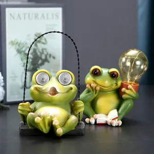 Estatuas de jardín de ranas solares de resina con ojos LED y luz de lectura