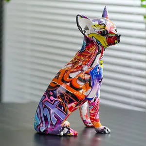 Bunte Graffiti Chihuahua Hundestatue aus Kunstharz für moderne Dekoration