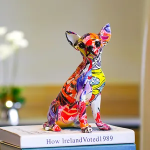 Moderne Graffiti-Kunstharz-Chihuahua-Hundefigur für Wohnzimmer und Hausdekoration