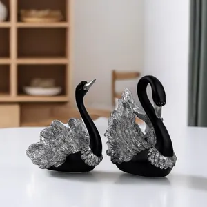 Moderne Scandinavische zwart en zilveren zwaanbeelden van hars voor huisdecoratie