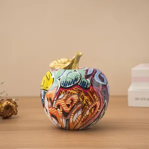 Escultura moderna de manzana graffiti con hoja dorada para decoración de estantería