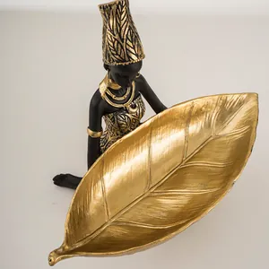 Αφρικανικό άγαλμα από ρητίνη με χρυσό δίσκο φύλλων για κομψή διακόσμηση σπιτιού
