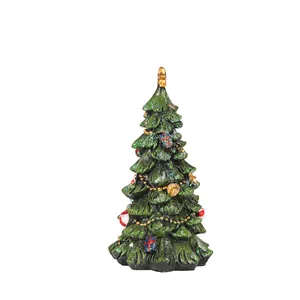 Groene hars kerstboom figuur met gouden ster en kralen voor sfeervolle tafeldecoratie
