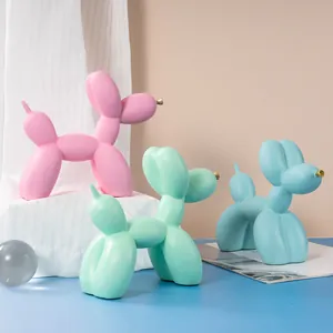 Trois sculptures de chiens ballons mats rose, menthe et bleu avec nez dorés pour décoration